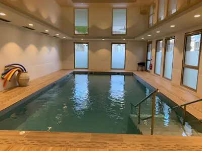 Piscine de l'établissement Domitys Villa Kera ou située à proximité
