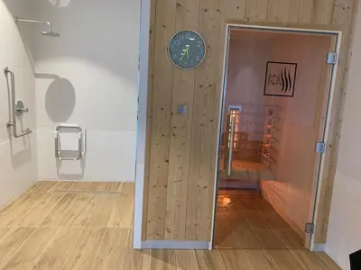 Salle de bains dans l'établissement Domitys Villa Kera