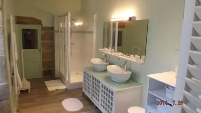 Salle de bains dans l'établissement Domaine de Nalou
