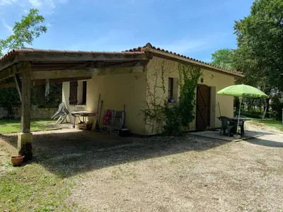 Jardin de l'établissement gite du mondou