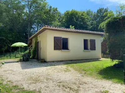 Jardin de l'établissement gite du mondou