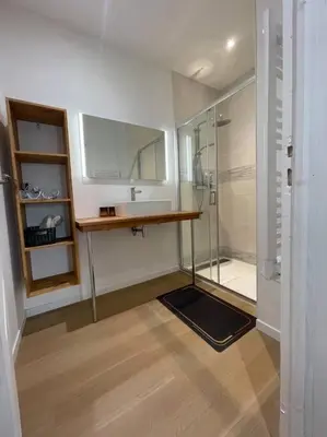 Salle de bains dans l'établissement Appartement T2 à centre ville