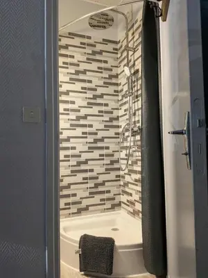 Salle de bains dans l'établissement Le nid douillet Industriel
