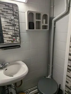 Salle de bains dans l'établissement Le nid douillet Industriel