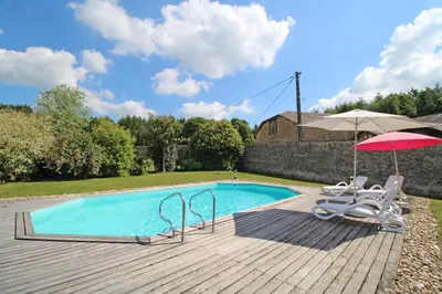 Piscine de l'établissement Le jardin ou située à proximité