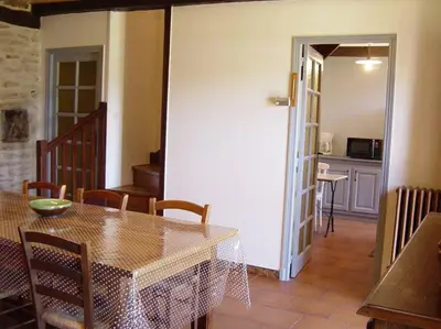 Cuisine ou kitchenette dans l'établissement Charmante maison de campagne