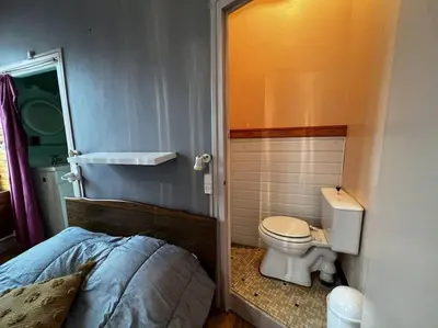 Salle de bains dans l'établissement Le nid douillet Rustique Linge fourni