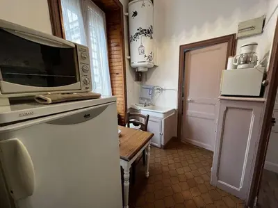 Cuisine ou kitchenette dans l'établissement Le nid douillet Rustique Linge fourni
