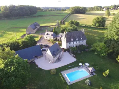Piscine de l'établissement Domaine de Nalou - Gîte ou située à proximité