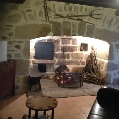 Télévision ou salle de divertissement dans l'établissement Domaine de Nalou - Gîte