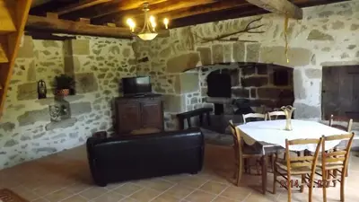 Coin salon dans l'établissement Domaine de Nalou - Gîte