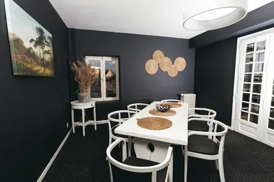 Plan de l'établissement Demeure de Flore - Hôtel Particulier au Cœur de Brive comprenant 8 appartements de charme