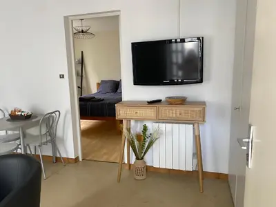 Télévision ou salle de divertissement dans l'établissement Confortable et agréable T1 n•1