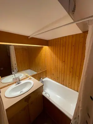 Salle de bains dans l'établissement Les Thermes 25 Le Mont Dore
