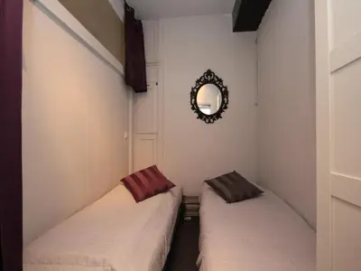 Un ou plusieurs lits dans un hébergement de l'établissement T1 splendide avec balcon et WIFI - 4 personnes - FR-1-608-46