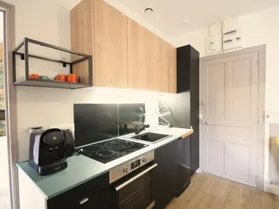 Cuisine ou kitchenette dans l'établissement Appart. T2 Bis central avec wifi - FR-1-608-246