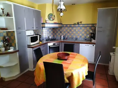 Cuisine ou kitchenette dans l'établissement Chez Coco maison au coeur du parc régional du Quercy