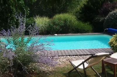Piscine de l'établissement Villa de charme la Vinadière avec piscine privée et chauffée ou située à proximité