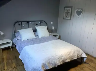 Un ou plusieurs lits dans un hébergement de l'établissement Townhouse in Mur de Barrez
