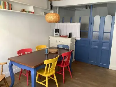 Cuisine ou kitchenette dans l'établissement Townhouse in Mur de Barrez