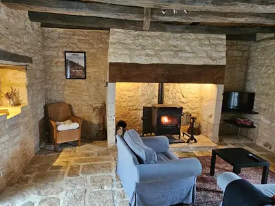 Télévision ou salle de divertissement dans l'établissement Les Gîtes du Villajou