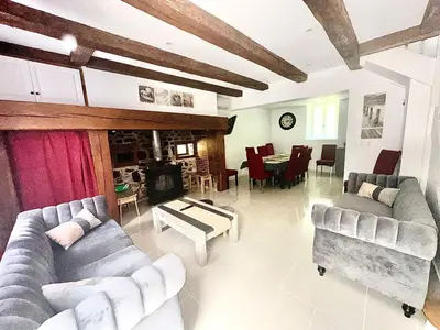Coin salon dans l'établissement Gîte en Corrèze 12 pers, Piscine chauffée et Salle de jeux