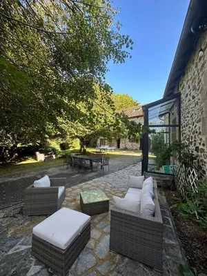 Jardin de l'établissement Gîte en Corrèze 12 pers, Piscine chauffée et Salle de jeux