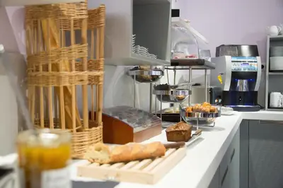 Cuisine ou kitchenette dans l'établissement Le Beaulieu - Hôtel et Restaurant - Logis Hôtels