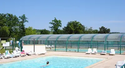 Piscine de l'établissement chez Sabine et Bertrand ou située à proximité