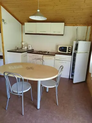 Cuisine ou kitchenette dans l'établissement chez Sabine et Bertrand