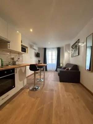 Cuisine ou kitchenette dans l'établissement Blum