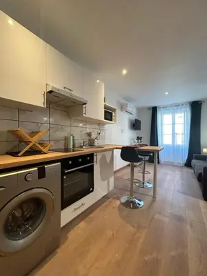 Cuisine ou kitchenette dans l'établissement Blum