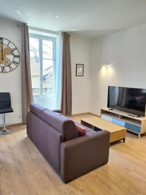 Télévision ou salle de divertissement dans l'établissement Blum