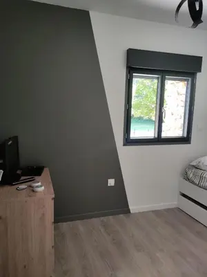 Télévision ou salle de divertissement dans l'établissement La maison du Moulin près Lascaux