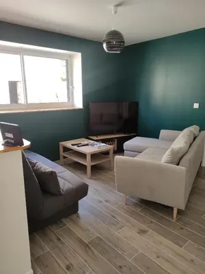 Télévision ou salle de divertissement dans l'établissement La maison du Moulin près Lascaux