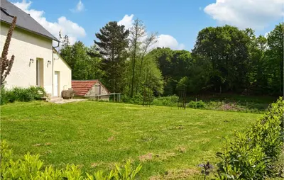 Jardin de l'établissement Stunning Home In Bugeat With Kitchen
