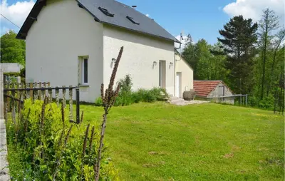 Jardin de l'établissement Stunning Home In Bugeat With Kitchen