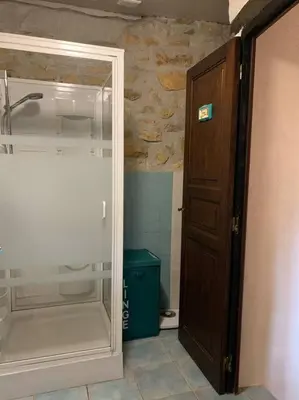 Salle de bains dans l'établissement Charmante maison périgourdine