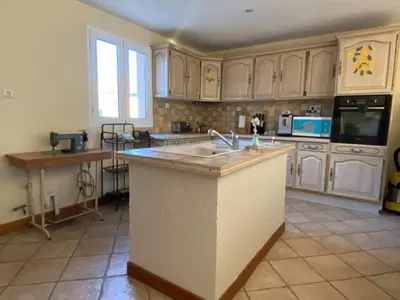 Cuisine ou kitchenette dans l'établissement Avantime