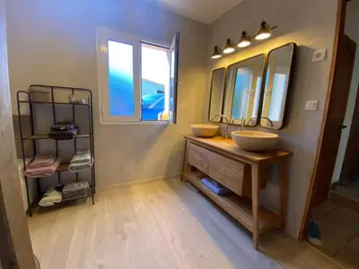 Salle de bains dans l'établissement Avantime