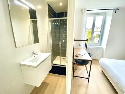 Salle de bains dans l'établissement L'Arlequin, cosy et calme