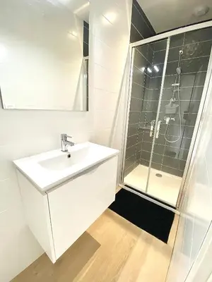 Salle de bains dans l'établissement L'Arlequin, cosy et calme