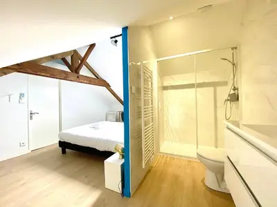 Salle de bains dans l'établissement Le Ronsard, intime et spacieux