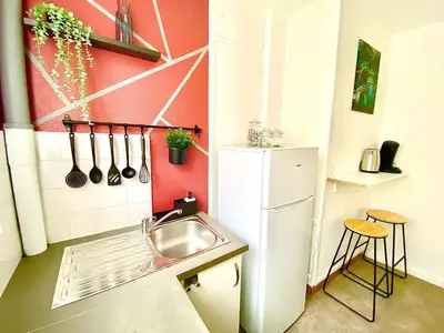 Cuisine ou kitchenette dans l'établissement Le Chinchauvaud, spacieux avec balcon