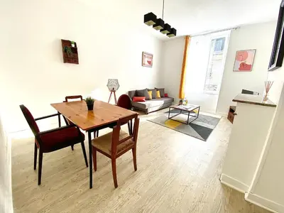 Coin salon dans l'établissement Le Marceau, spacieux et chaleureux