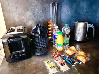 Cuisine ou kitchenette dans l'établissement Le New-York, chaleureux avec Netflix
