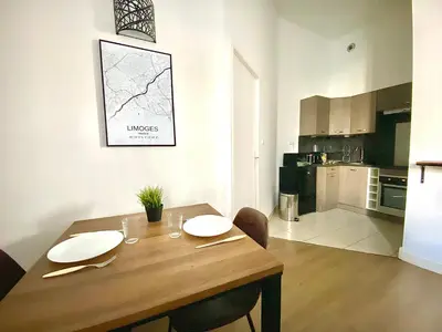 Cuisine ou kitchenette dans l'établissement Le New-York, chaleureux avec Netflix
