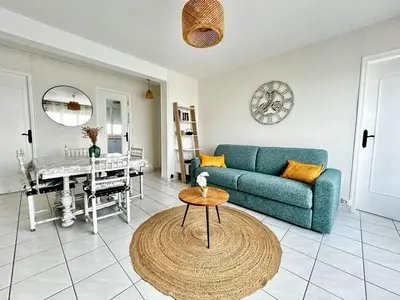 Coin salon dans l'établissement Le 8 Limougeaud, lumineux et spacieux