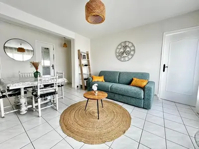 Coin salon dans l'établissement Le 8 Limougeaud, lumineux et spacieux
