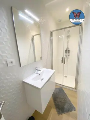 Salle de bains dans l'établissement Le Monet, spacieux avec terrasse privée